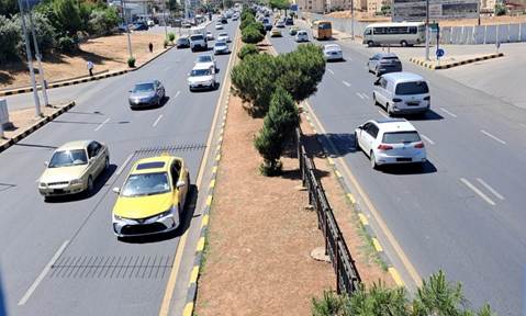 Obraz zawierający na wolnym powietrzu, pojazd, Pojazd lądowy, droga
Zawartość wygenerowana przez AI może być niepoprawna.